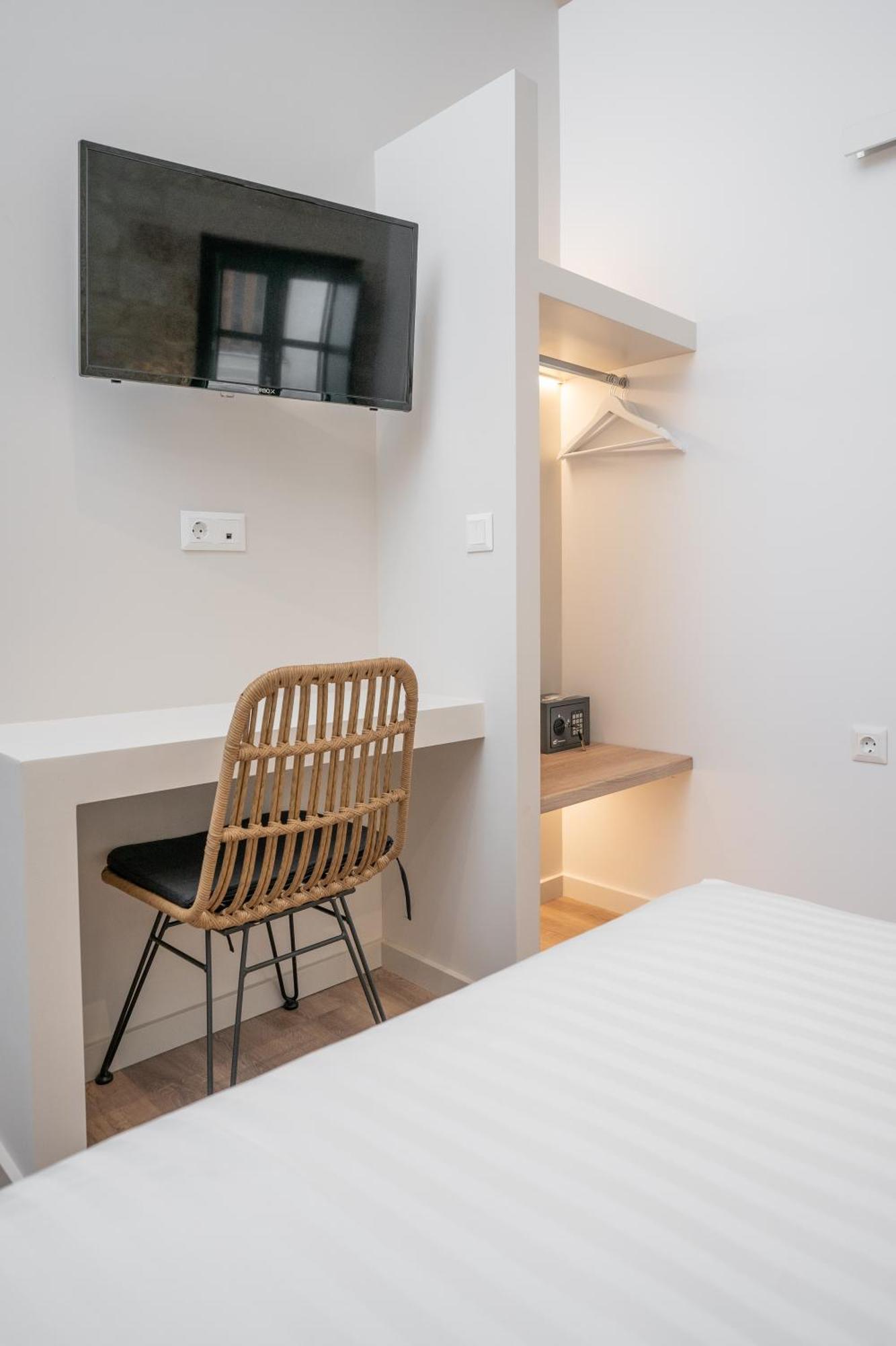 Olvio Suites Kardhamili Bagian luar foto
