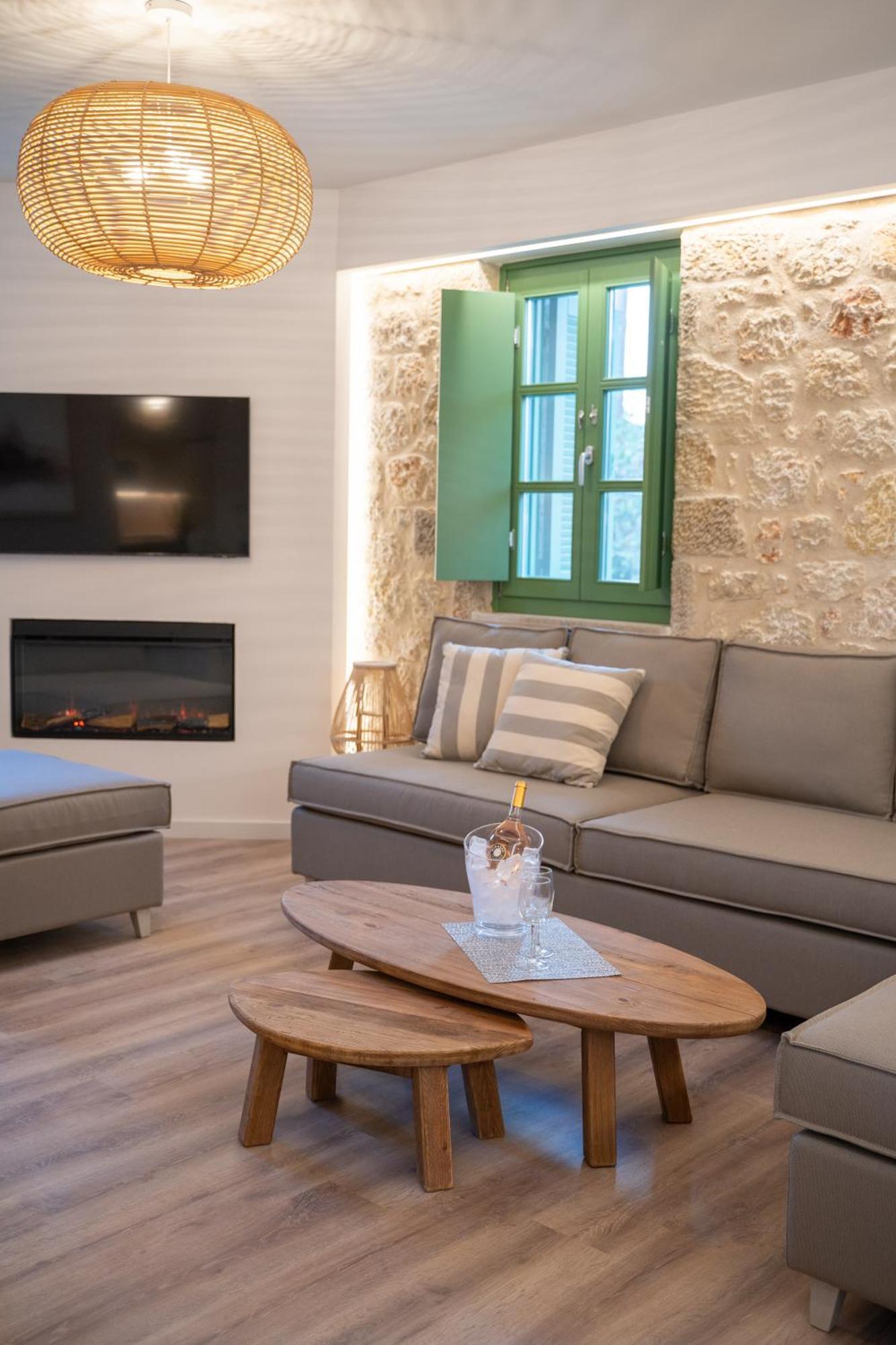 Olvio Suites Kardhamili Bagian luar foto