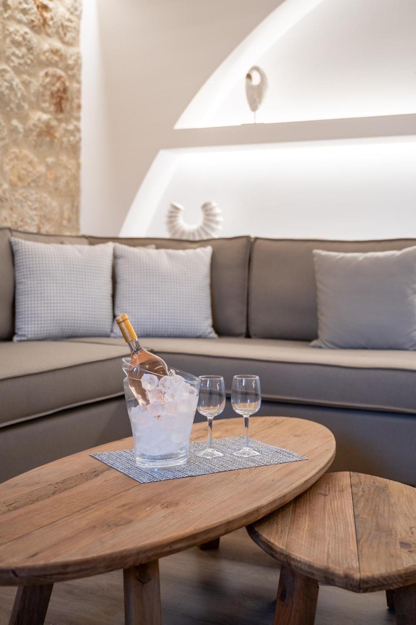 Olvio Suites Kardhamili Bagian luar foto
